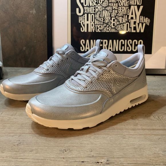 Nike Shoes - NEW Nike Air Max Thea / 10